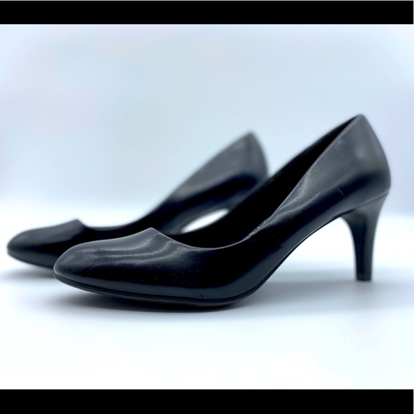 Black Heels - Picture 2 of 3